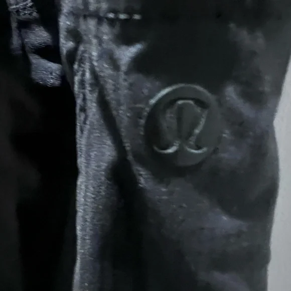 Lululemon Men’s Athletica Black Cargo Pants Relaxed Fit size Large EUC - Picture 2 of 7